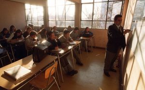 sala-de-clases-con-profe